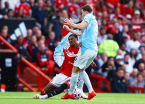 United - City » Gol în repriza secundă, după analiza VAR! Oaspeții joacă în 10!