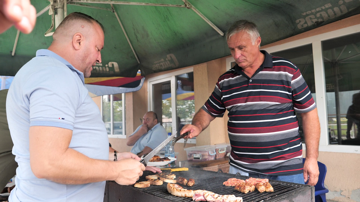 Tatăl lui Valentin Mihăilă e președinte, fratele e atacant, iar nea Nelu face legea la grătar » În Liga 6 din Dâmbovița, „meciul durează mai mult de 90 de minute”