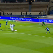 Mihai Lixandru a comis un penalty în duelul cu echipa lui Alexandre Lacazette // foto: captură X @thmanyahsports