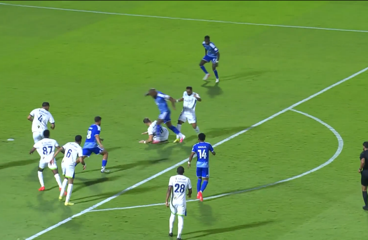 Mihai Lixandru a comis un penalty în duelul cu echipa lui Alexandre Lacazette