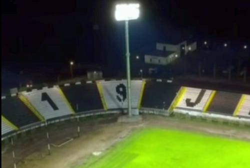 Stadionul din Petroșani, după montarea instalației de nocturnă