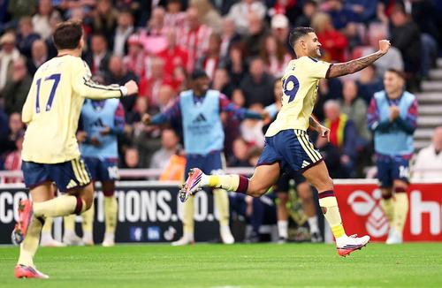 Arsenal s-a impus cu 2-0 pe terenul lui Sunderland, într-un meci din runda cu numărul 4 din Premier League. Golul superb al mijlocașului brazilian Bruno Guimaraes a venit imediat după ce Raya a apărat un penalty. Saka a închis tabela.