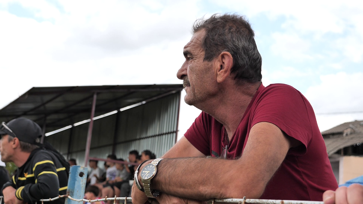 Tatăl lui Valentin Mihăilă e președinte, fratele e atacant, iar nea Nelu face legea la grătar » În Liga 6 din Dâmbovița, „meciul durează mai mult de 90 de minute”