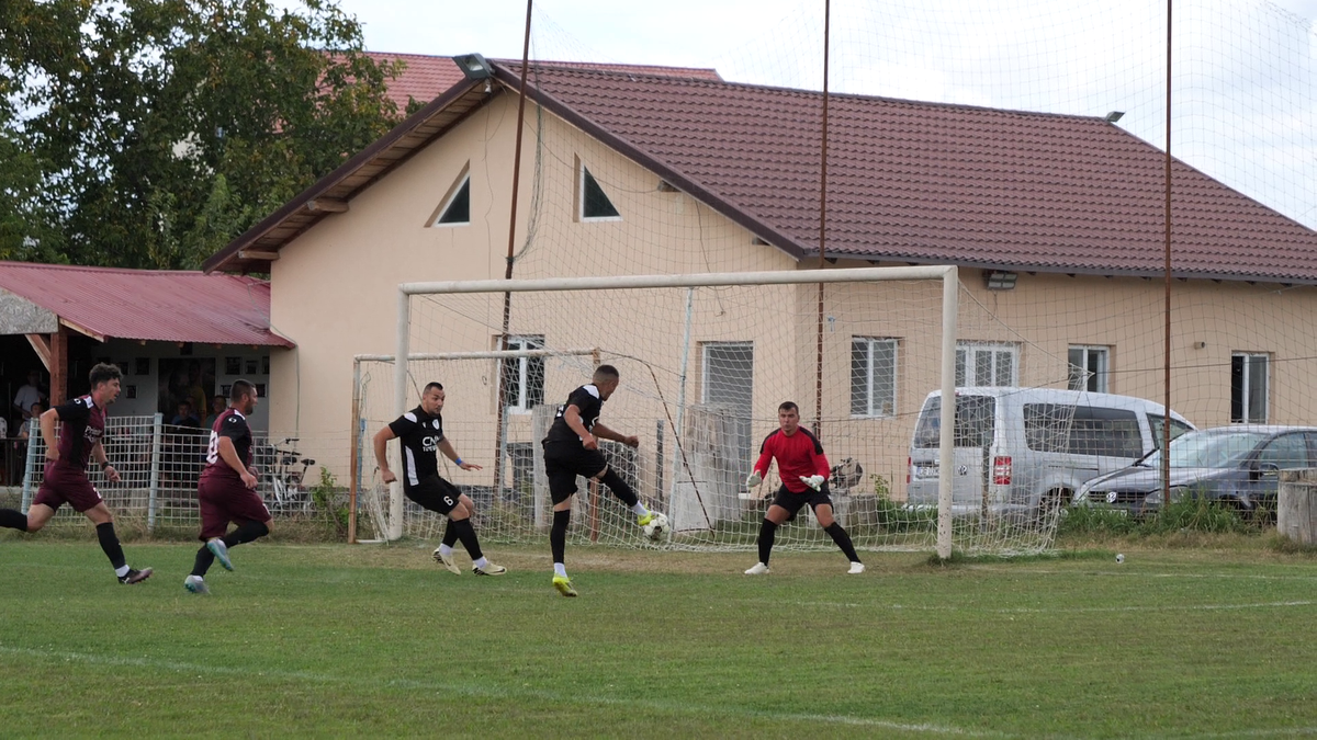 Tatăl lui Valentin Mihăilă e președinte, fratele e atacant, iar nea Nelu face legea la grătar » În Liga 6 din Dâmbovița, „meciul durează mai mult de 90 de minute”