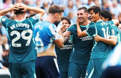 Umilință! Cel mai bun atac din Premier League a spulberat nou-promovata