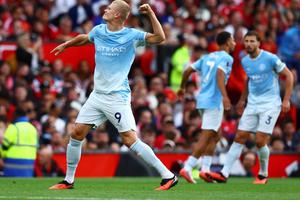 United - City » Gol în repriza secundă, după analiza VAR! Oaspeții joacă în 10!