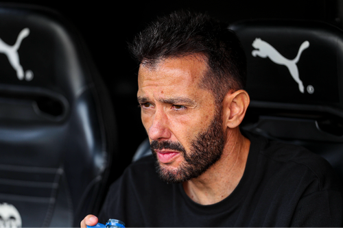 Carlos Corberan, antrenorul Valenciei, a fost demis // foto: imago images