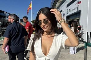 Rochia scurtă purtată de sora sa i-a adus pilotului o amendă de 500 de euro: „Cine va plăti?”