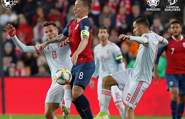 ROMÂNIA  - NORVEGIA // Cornel Țălnar, scouter-ul naționalei, a spionat Norvegia la meciul cu Spania » Raport pentru Cosmin Contra: „Schimbă ușor sistemul, iar fundașii urcă mult și vin cu multe centrări”
