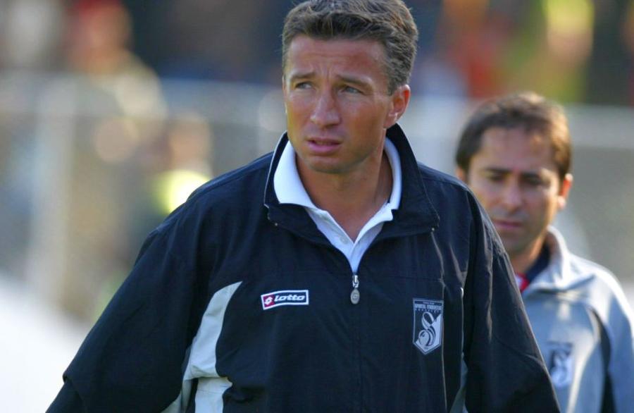 Dan Petrescu, pe vremea când antrena la Sportul // FOTO: Arhivă GSP EXCLUSIV // VIDEO Un fotbalist antrenat de Dan Petrescu dă totul din casă » Metodele incredibile ale antrenorului: „A făcut și școala și armata cu noi. Dacă făceai asta, te termina”