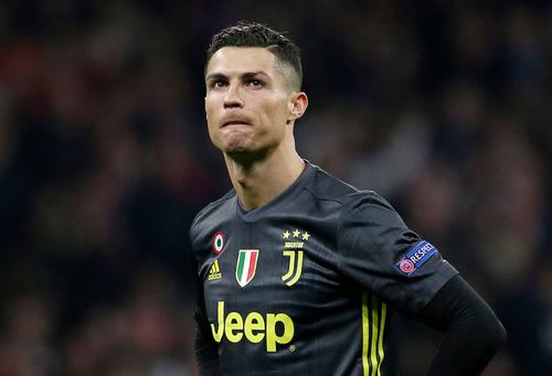 Cristiano Ronaldo a intrat în izolare după ce s-a infectat cu COVID-19. Este asimptomatic, dar va rata meciul cu Suedia de azi. Foto: Guliver/GettyImages