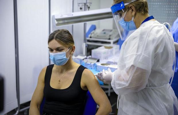 Simona Halep îi sfătuiește pe români să se vaccineze: „Sper să înțeleagă ceva și să facă asta. Eu voi face și doza a treia”