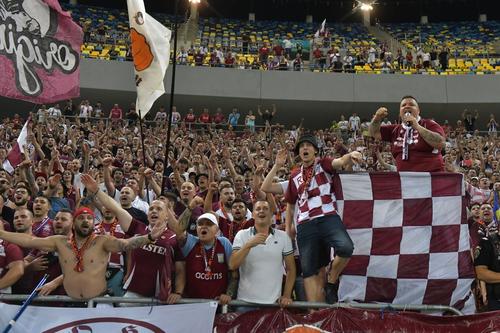 Peluza Nord a Rapidului a anunțat că nu va participa la meciul echipei favorite cu CFR Cluj (duminică, 20:30). Cu 24 de ore înainte, suporterii alb-vișiniilor își anunțase prezența la Mioveni.