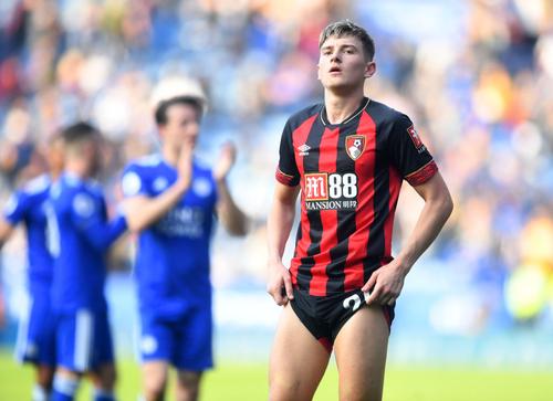 David Brooks, la minge, într-un duel cu Marcos Alonso