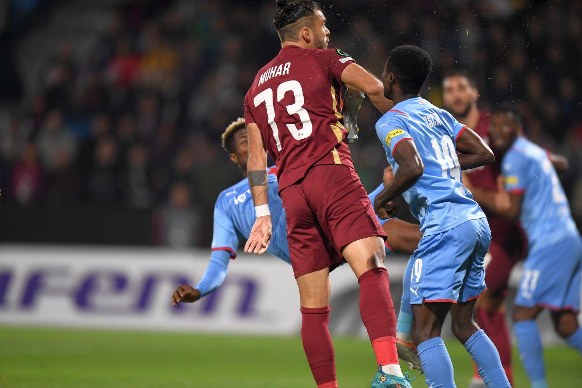 Imaginea serii după CFR Cluj - Slavia Praga » Bătuți a doua oară de campioană, cehii au îngenuncheat la finalul meciului