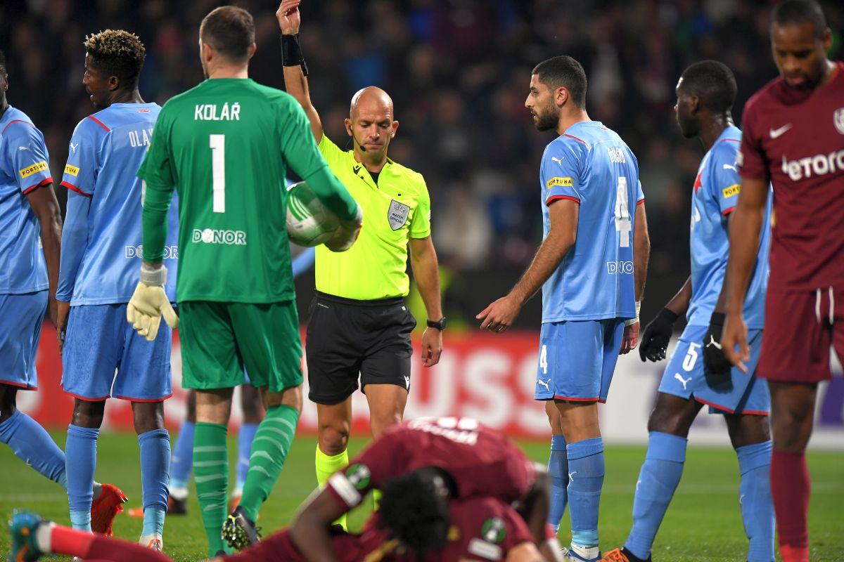 Imaginea serii după CFR Cluj - Slavia Praga » Bătuți a doua oară de campioană, cehii au îngenuncheat la finalul meciului