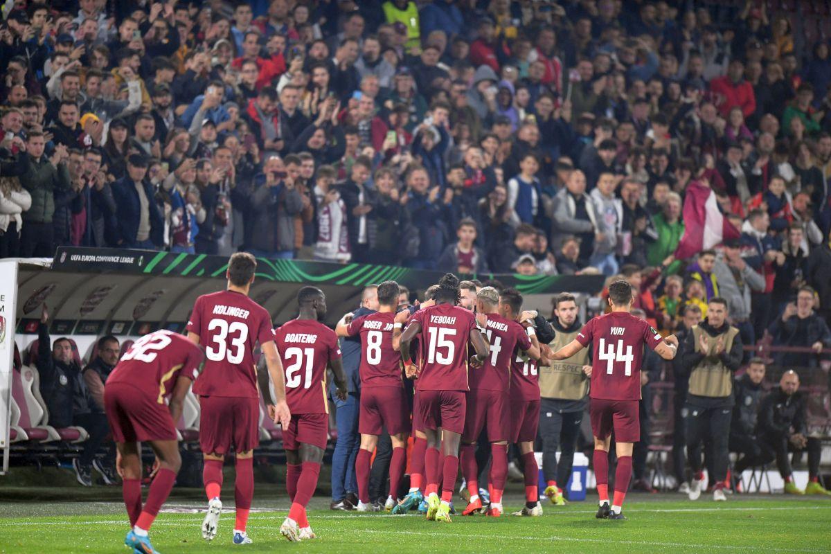 Imaginea serii după CFR Cluj - Slavia Praga » Bătuți a doua oară de campioană, cehii au îngenuncheat la finalul meciului