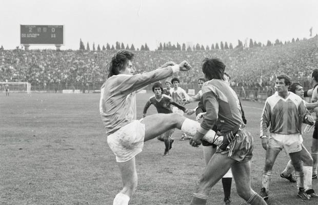 35 de ani de la cafteala istorică din Steaua - Victoria! Ziua în care Lăcătuș, Pițurcă, Iovan, Bumbescu s-au bătut ca-n filme cu Vaișcovici, Augustin și Balaur după un gest al lui Hagi. „El venise să calmeze spiritele și a încasat-o degeaba”