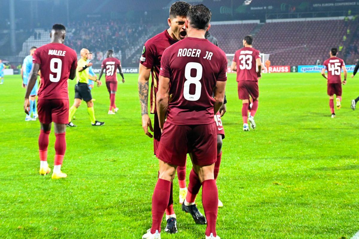 Imaginea serii după CFR Cluj - Slavia Praga » Bătuți a doua oară de campioană, cehii au îngenuncheat la finalul meciului