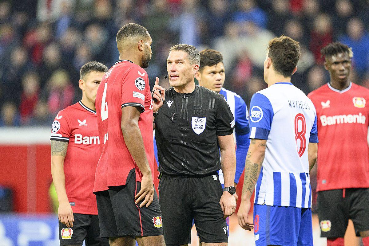 Cine este Istvan Kovacs, „centralul” care va arbitra finala Ligii Campionilor » Drumul dintr-un apartament din Carei, „șpaga” de 2 lei și debutul cu „roșu”