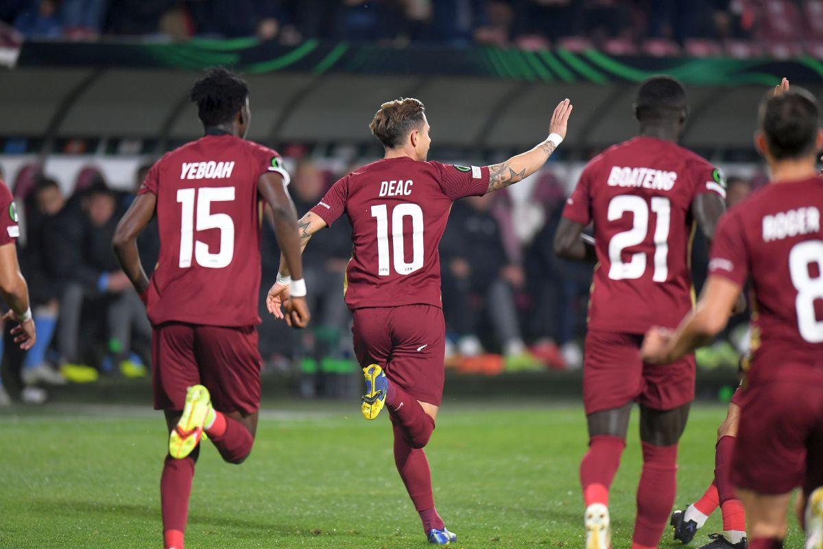 Imaginea serii după CFR Cluj - Slavia Praga » Bătuți a doua oară de campioană, cehii au îngenuncheat la finalul meciului