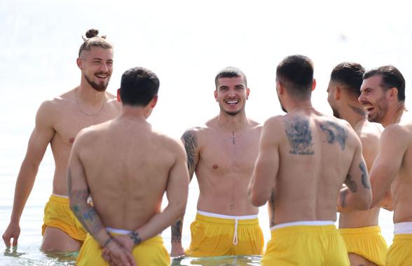 Imagini tari cu fotbaliștii naționalei în Marea Mediterană! Distracție cu Drăgușin, Man, Mihăilă și Niță: așa nu au mai fost văzuți până acum