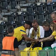 Gheorghe Hagi a stat în tribuna din faţa lojei în care se aflau oficialii FRF FOTO: Ionuţ Iordache (GSP)