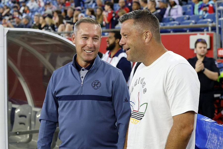 Caleb Porter, în stânga // foto: Imago Images Ce a remarcat reporterul Washington Post la Alex Mățan » I-a plătit-o celui care-l trimisese „pachet” înapoi în România: „Mă scuzați, dar asta e prea tare!”
