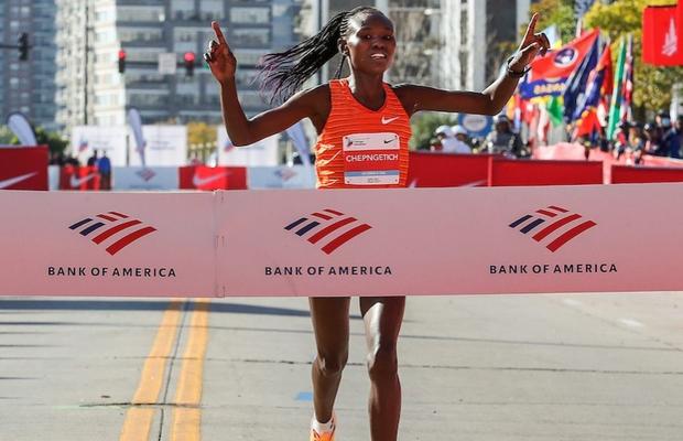 A SPULBERAT recordul mondial feminin la maraton!