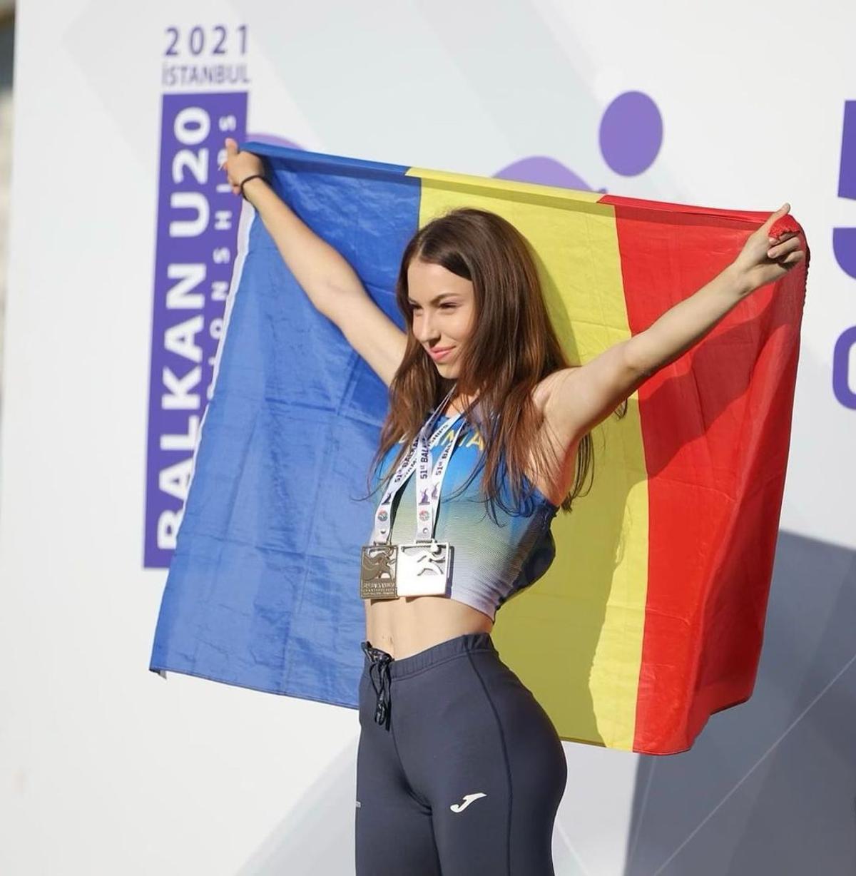 Atleta-fotomodel din România a votat la alegerile prezidențiale și are un îndemn: „Chiar dacă sunt departe de țară...”