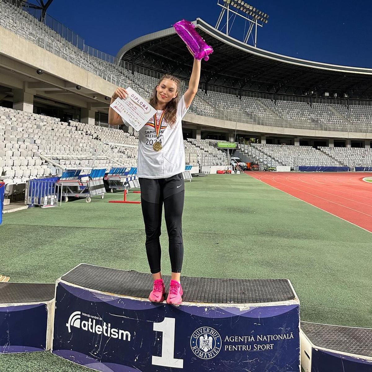 Atleta-fotomodel din București tocmai a doborât un record vechi de 29 de ani!