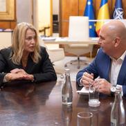 Nadia Comăneci, în biroul lui Ilie Bolojan/ foto: gov.ro