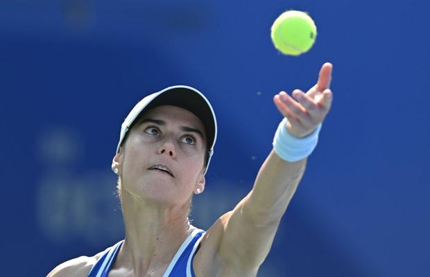 Sorana Cîrstea a revenit după un prim set pierdut și s-a calificat în „optimi” la Osaka
