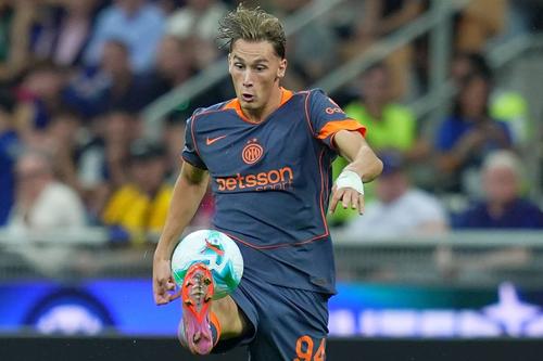Francesco Pio Esposito are 8 meciuri, 2 goluri și 1 assist la Inter / Foto: Imago