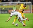 Ianis Hagi, în duel cu Schmid, România - Austria 1-0 // foto: Cristi Preda (GSP)