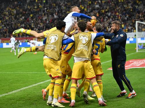 Bucuria jucătorilor lui Mircea Lucescu după golul marcat de Virgil Ghiță în România - Austria 1-0 / Foto: sportpictures.eu