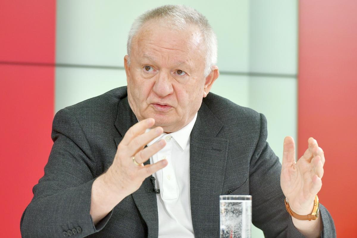 Porumboiu intervine în disputa Rădoi - Baiaram: „Lipsă de inteligență! Dictator, în Emirate se făceau plecăciuni”