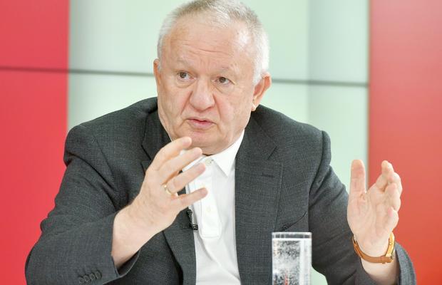 Porumboiu intervine în disputa Rădoi - Baiaram: „Lipsă de inteligență! Dictator, în Emirate se făceau plecăciuni”