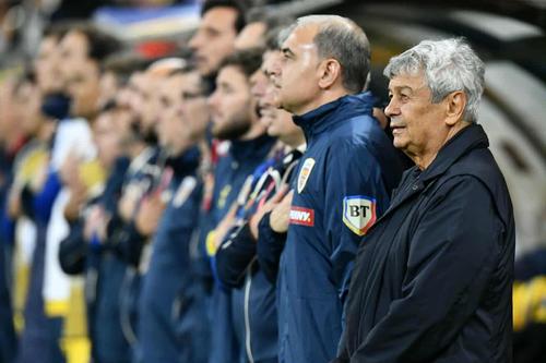 Mircea Lucescu, pe bancă, la România - Austria, foto: Cristi Preda / GSP