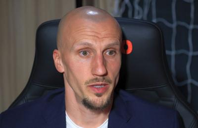 Vlad Chiricheș pregătește textul retragerii. Anunț în studioul Gazetei