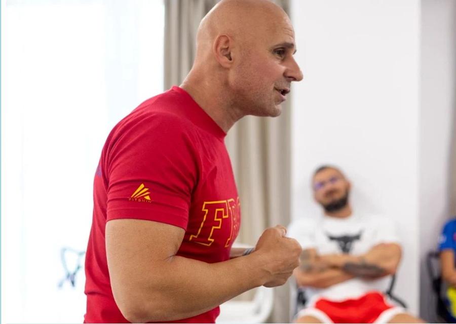 Daniel Oprea / Sursă foto: Facebook@ Federația Română de Culturism și Fitness Cauza morții subite a lui Daniel Oprea, nutriționistul lotului național și prezentator la TVR » Înmormântat în ziua în care ar fi împlinit 53 de ani