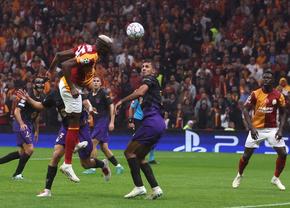 Galatasaray - Barcelona » Două goluri în prima repriză