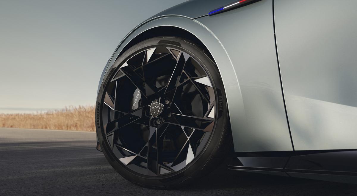 Rachetă electrică! Peugeot a prezentat noul coupe care se încarcă în doar 10 minute