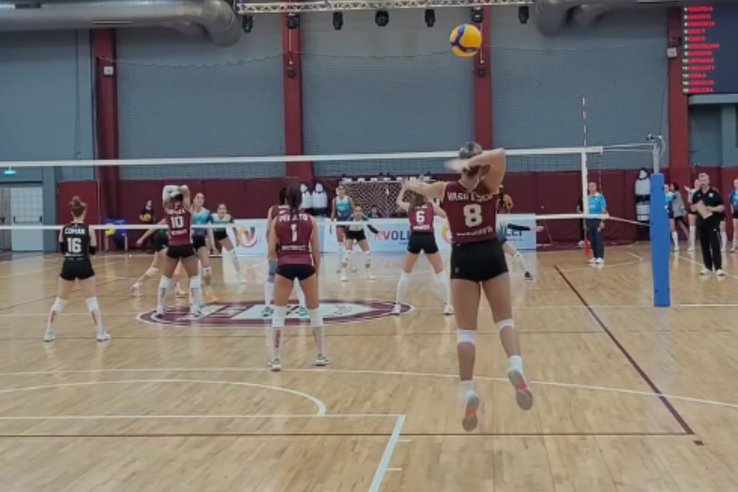 Mara Vasilescu, sora prin alianță a lui Radu Drăgușin, debut în prima ligă de volei // foto: captură facebook @Doar Volei