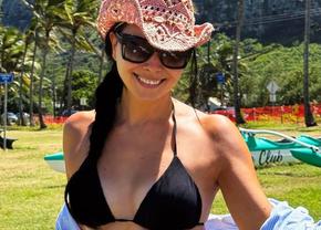 Corina Caragea se bucură de cadoul de lux primit de la șefii PRO TV, pe plajă în Hawaii: „M-am îndrăgostit din nou”