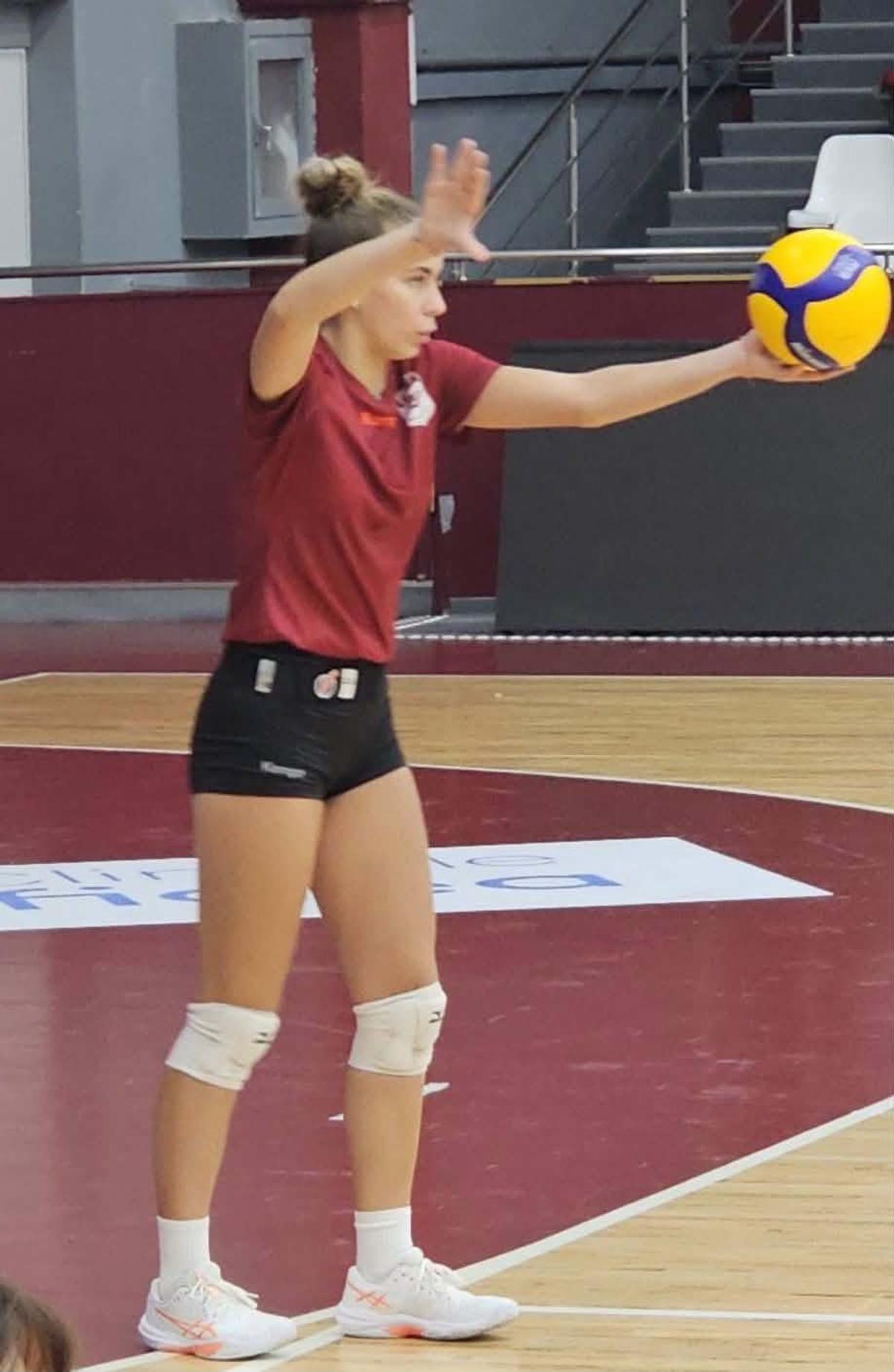 Mara Vasilescu, sora prin alianță a lui Radu Drăgușin, debut în prima ligă de volei