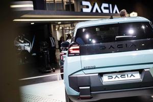 Dacia, două premiere mondiale la Salonul Auto de la Paris » Emmanuel Macron, printre primii care au văzut noile modele