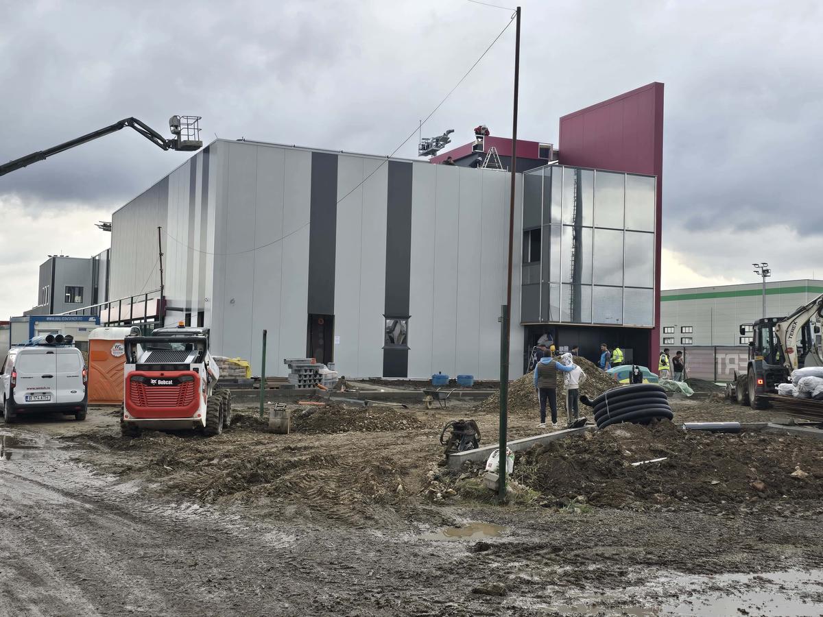 Iată primele imagini! Gigant instalat în baza de 6 milioane de euro de la Ștefănești: „Dan Șucu a vrut să fie ceva special”