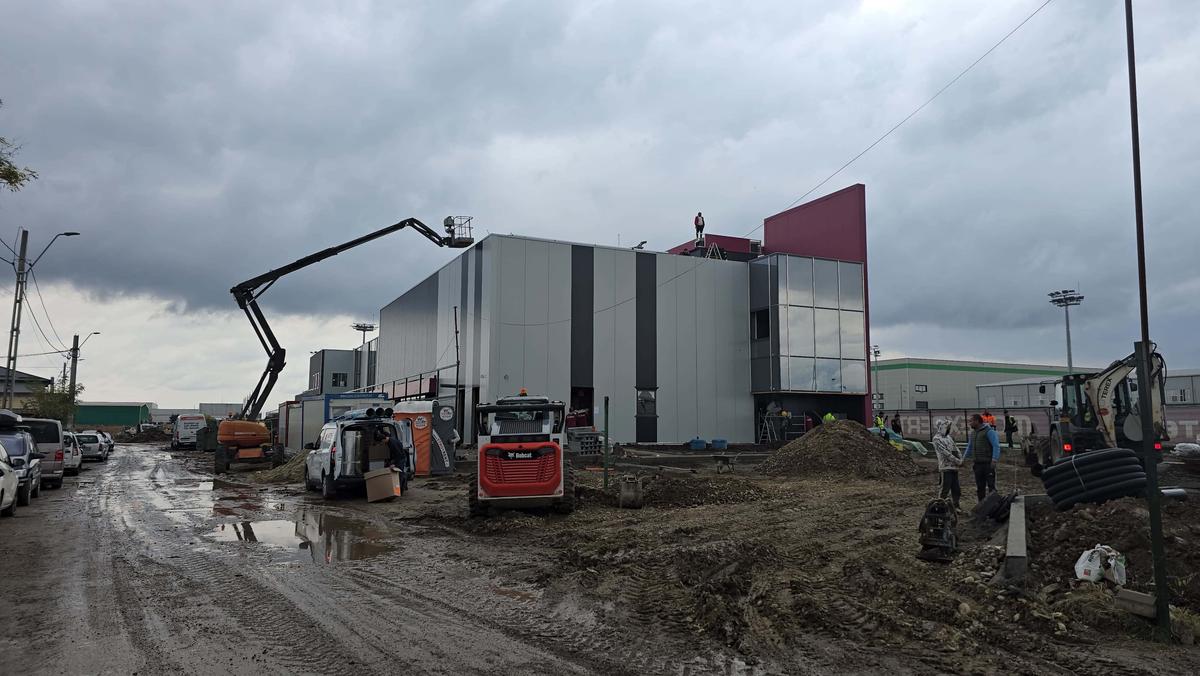 Iată primele imagini! Gigant instalat în baza de 6 milioane de euro de la Ștefănești: „Dan Șucu a vrut să fie ceva special”