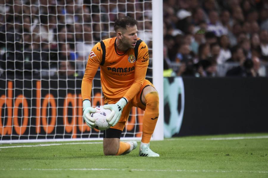 Peter Gulacsi are cinci trofee în carieră, fiind ales de două fotbalistul anului în Ungaria (2019 și 2020) / Foto: Imago Șoc înaintea meciului cu Napoli » Jaf armat la domiciliul internaționalului, în timp ce familia sa se afla înăuntru!